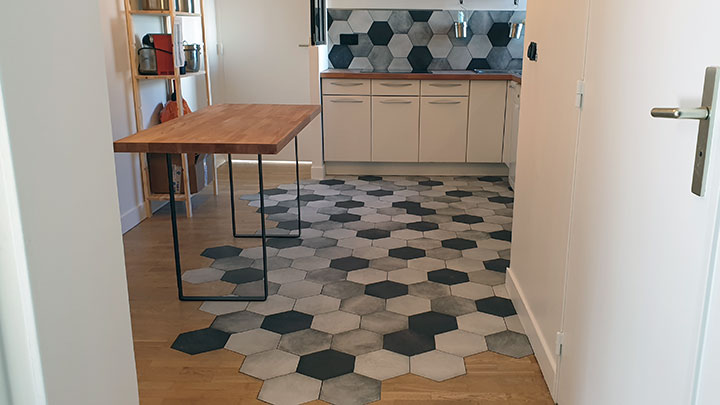 mélange carrelage et parquet pose dégradée