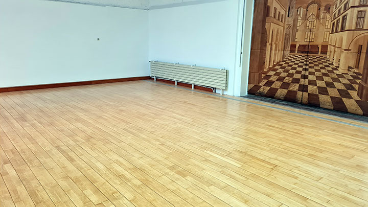 vernissage d'un parquet contrecollé