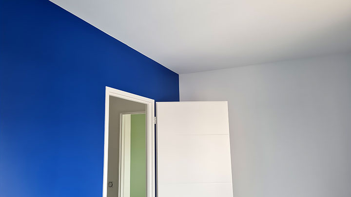 travaux de peinture dans une chambre
