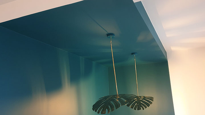 faux plafond avec luminaire suspendu